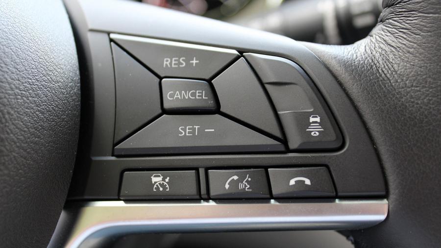Детали интерьера Nissan Rogue Sport 2017 года  (фото 38 из 71)